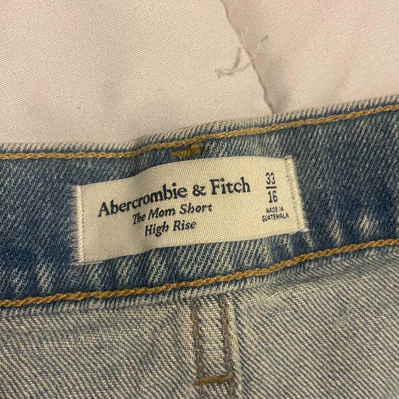 Abercrombie The Mom Short - high rise - Picture 3 of 6
